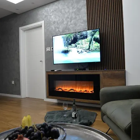 Mirror With Private Parking Apartment *